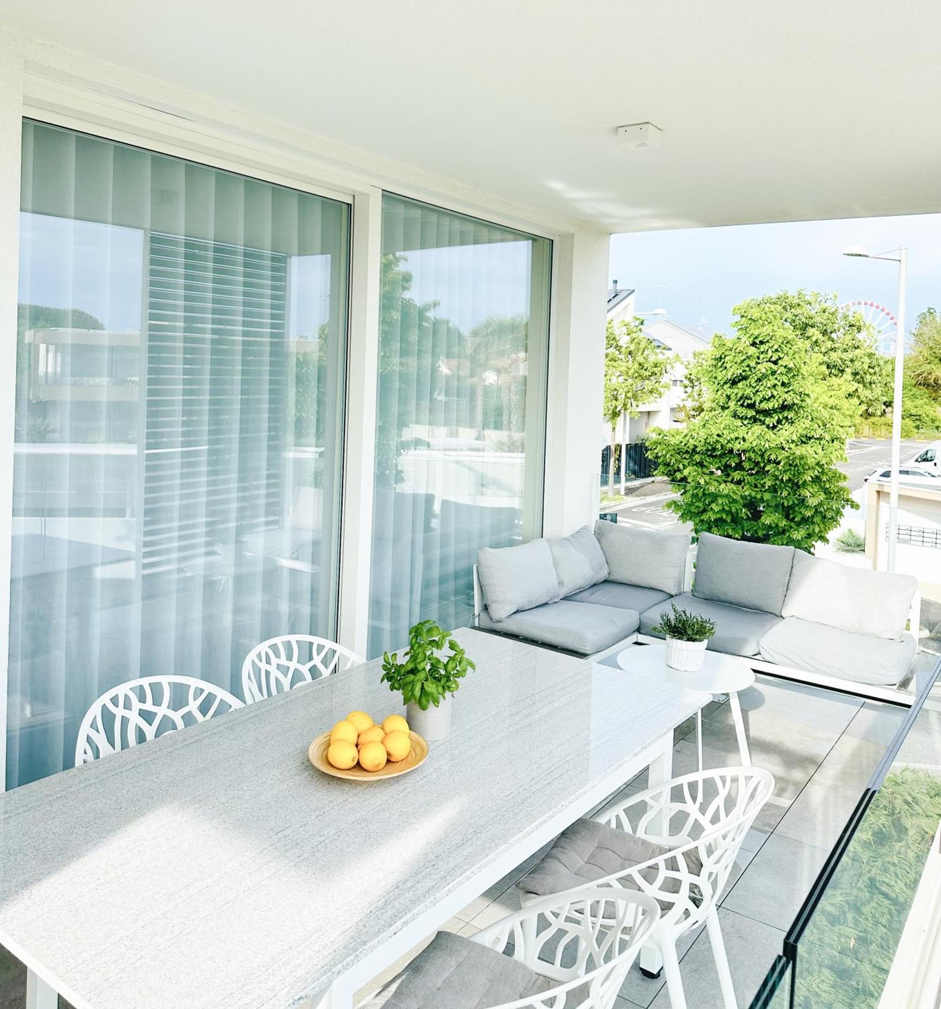 Apartment Luma With Pool Lido di Jesolo Bagian luar foto