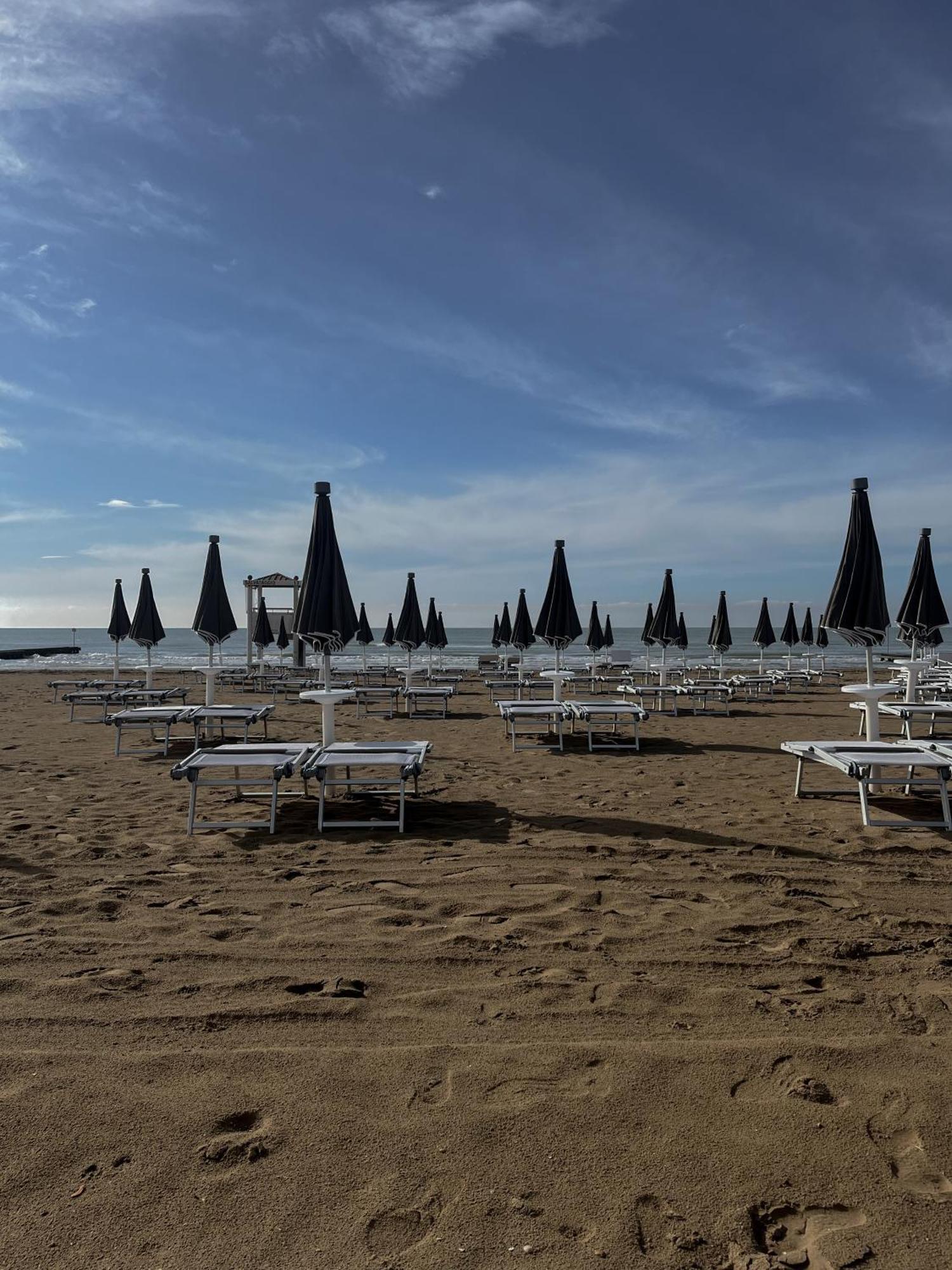 Apartment Luma With Pool Lido di Jesolo Bagian luar foto