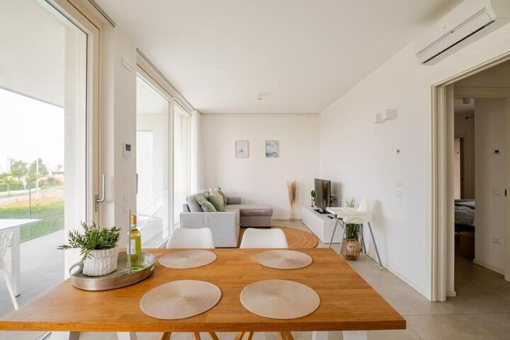 Apartment Luma With Pool Lido di Jesolo Bagian luar foto